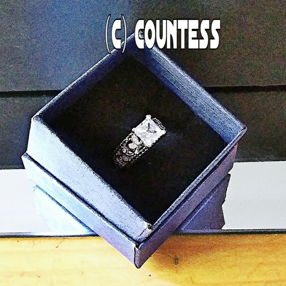 (C) "Countess" BLACK AWN ring in size 6 & 8